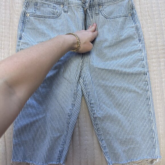 Madewell 10” High-Rise Skinny Cropped Jorts - Picture 2 of 10
